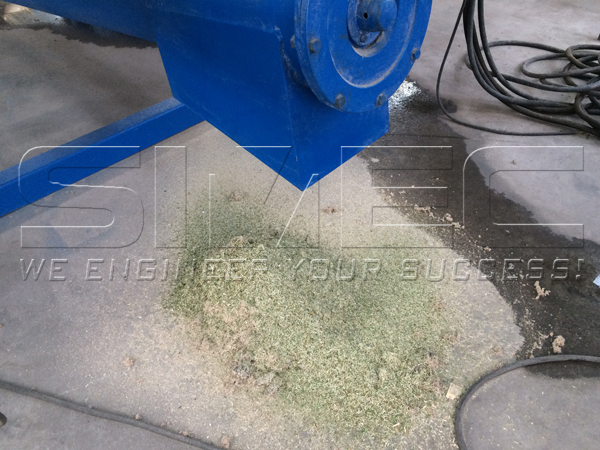 force-feeding-hammer-mill-outlet
