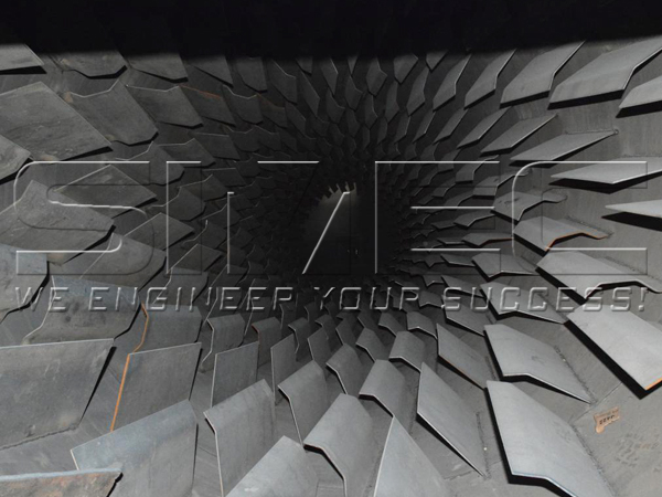 shovelling-plates-inside-the-dryer