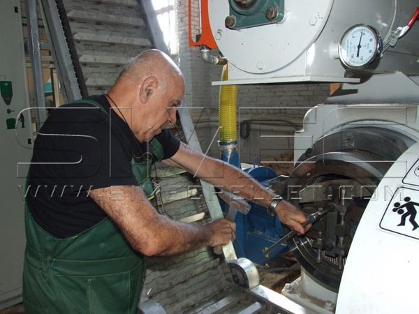 technician-and-pellet-mill